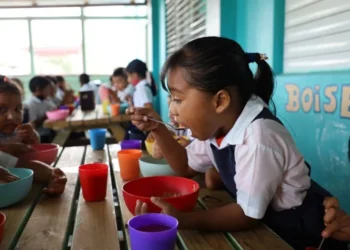 Diecisiete países de Latinoamérica firman un acuerdo para mejorar la alimentación escolar