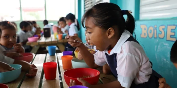 Diecisiete países de Latinoamérica firman un acuerdo para mejorar la alimentación escolar