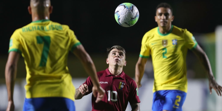 La selección brasileña resalta la fortaleza de Venezuela en casa, aunque confía en ganar