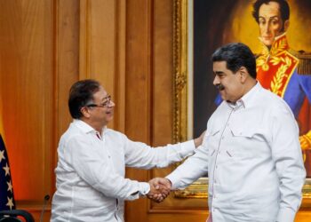 Petro envía carta a Nicolás Maduro y fija su postura frente a la privatización de Monómeros