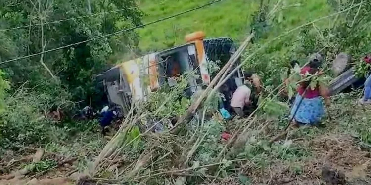 Trágico accidente de autobús deja siete muertos y 30 heridos en Perú