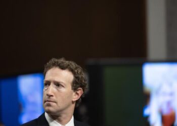 Zuckerberg, fundador de Facebook, se reúne con Trump en Mar-a-Lago tras años de tensiones