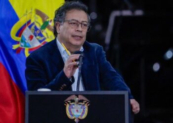 Petro dice que Colombia y Venezuela se gastaron su «riqueza petrolera» y no la invirtieron
