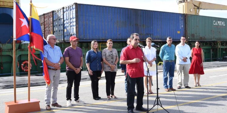 Régimen de Maduro envía más de 300 toneladas de ayuda humanitaria a Cuba ante daños por huracanes