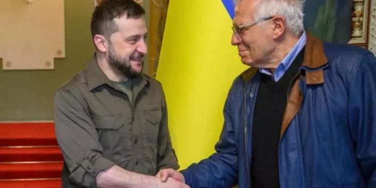 Josep Borrell se reúne con el presidente de Ucrania en Kiev en su último viaje