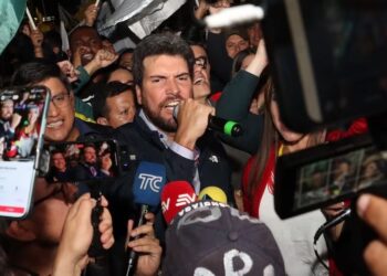 Tribunal electoral de Ecuador inhabilita a un candidato a la presidencia Jan Topic