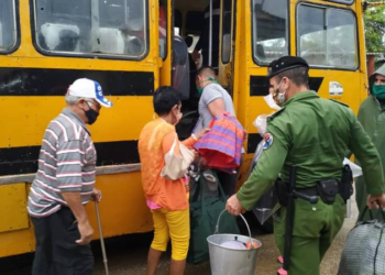 Cuba evacua a 66.000 personas en zona este ante amenaza de temporal y tormenta tropical
