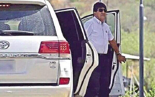 Militar venezolano sería el proveedor de vehículos y aviones de Evo Morales