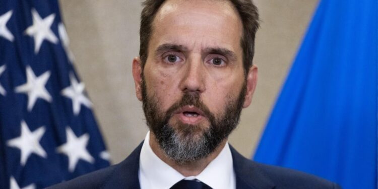 Fiscal especial que investiga asalto al Capitolio planea renunciar antes de que asuma Trump