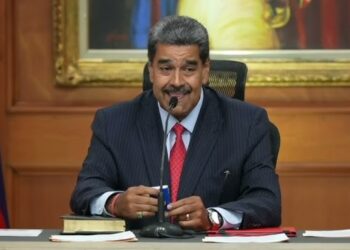 ABC: Un Maduro acorralado por la presión internacional libera a un centenar de presos políticos y envía un mensaje a Trump