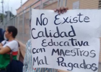 Maestros alzan su voz contra la crisis salarial: «Esta precariedad económica también compromete la calidad de la educación»