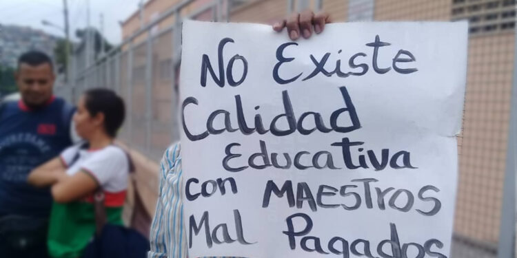 Maestros alzan su voz contra la crisis salarial: «Esta precariedad económica también compromete la calidad de la educación»