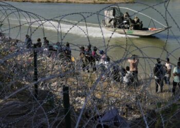 El promedio diario de detenciones en la frontera suroeste de EE.UU. no baja de 1.800