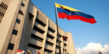Sala Constitucional del TSJ declara inadmisible amparo contra el CNE y suspende a abogada que lo solicitó