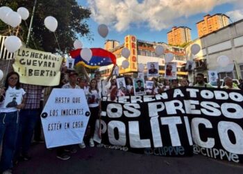 Familiares de presos políticos estuvieron en vigilia en El Helicoide para exigir su liberación