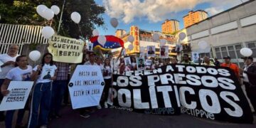 Familiares de presos políticos estuvieron en vigilia en El Helicoide para exigir su liberación