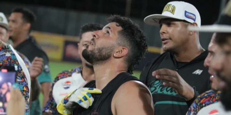 Bravos logra épica remontada ante Zulia y se acerca al Round Robin 