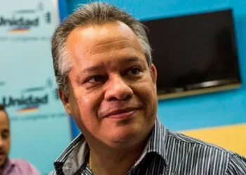 José Luis Cartaya presentó su renuncia como secretario general de la MUD