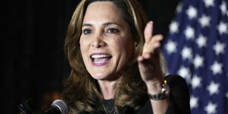 Congresista María Elvira Salazar condena asedio a la Embajada de Argentina: «no podemos permanecer en silencio»