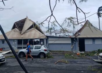 Gobierno de Francia estima en miles de muertos por ciclón en las islas Mayotte