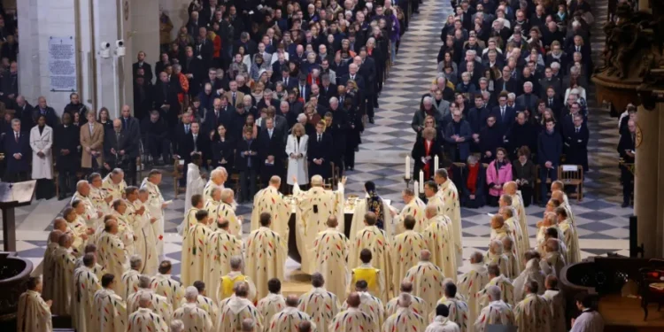 La catedral de Notre Dame celebró sus primeras dos misas cinco años después del incendio