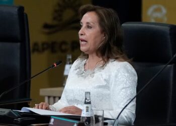 Presidenta de Perú confirma que se sometió a una cirugía de nariz: «fue una intervención quirúrgica, no estética»