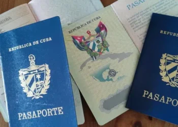 Cuba elimina la excepción que permitía a nacionales volver al país con pasaporte vencido