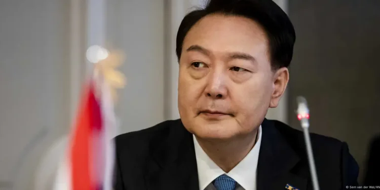 Presidente de Corea del Sur afronta investigación policial además y una moción para su destitución