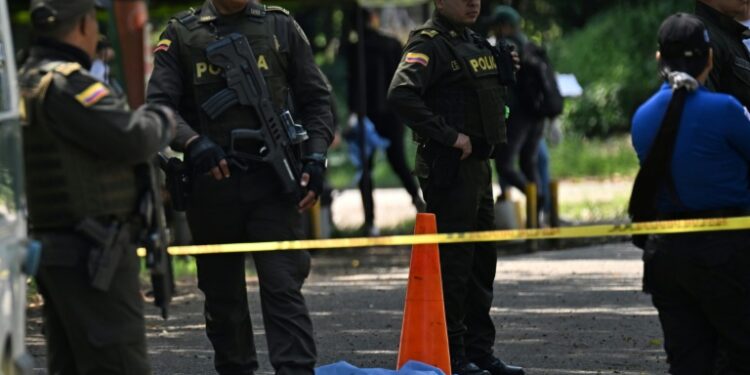 Un muerto y 14 heridos deja la explosión de una motocicleta-bomba en Colombia