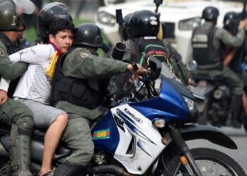 «Te meten en un cuarto sin oxígeno hasta que no puedas respirar»: Las celdas de castigo en Venezuela que denuncian los detenidos tras las elecciones