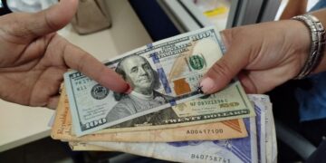 Precio del dólar oficial en Venezuela superó la barrera de los Bs. 50