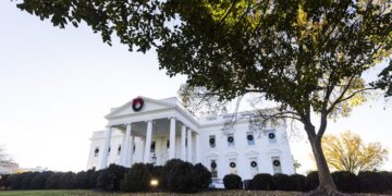 Casa Blanca evalúa conceder indultos anticipados a posibles enemigos de Trump para evitar represalias