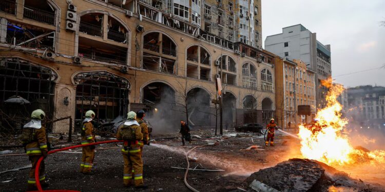 Embajadas de Argentina y Portugal en Kiev sufrieron daños por otra ola de ataques rusos