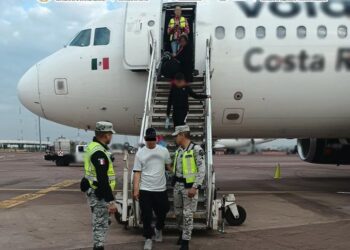 Detienen a un hombre que intentó secuestrar un avión y desviarlo hacia EEUU (Video)