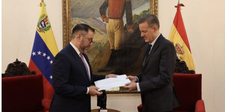 Nuevo embajador de España en Venezuela presenta credenciales al régimen de Maduro