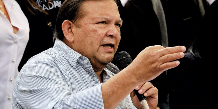 Andrés Velásquez critica que militares apoyen a Maduro para su investidura: «Acompañarlo en su fraude es ponerse al margen de la Constitución»