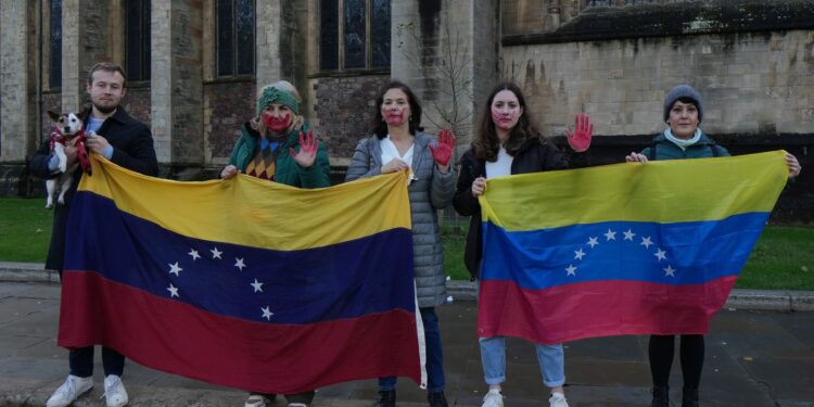 Venezolanos salen a la calle en Reino Unido para exigir a CPI que tome acciones contra Maduro