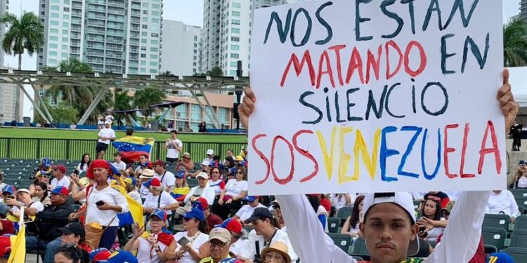 Venezolanos en Miami piden a la CPI acelerar investigación contra el régimen chavista