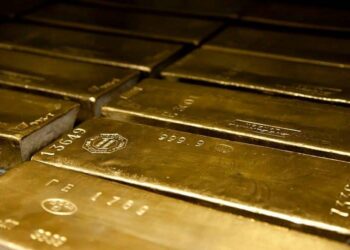 El oro repunta por tensiones en Ucrania y un dólar debilitado: Se acerca a los USD 2.666 por onza