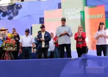 “Canción horrible”: Nicolás Maduro lanzó críticas contra Rawayana y Akapellah por el tema “Veneka” 