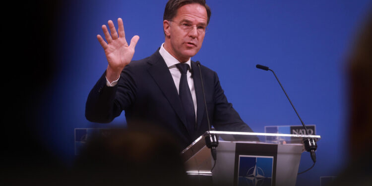 Los ministros de la OTAN se reúnen en Bruselas bajo fuerte presión de Ucrania