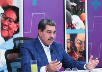 Maduro afirma que la AN de 2015 planea juramentar a Edmundo González