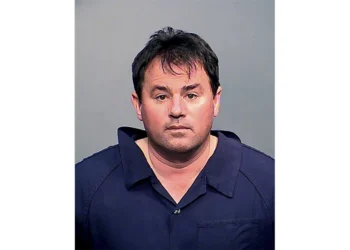 Hombre que creó una secta para abusar sexualmente de niñas en Arizona es sentenciado a 50 años de prisión