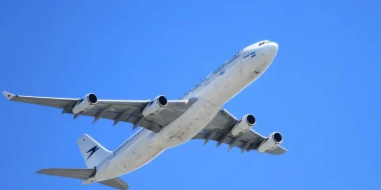 Aruba prorroga hasta marzo de 2025 la restricción de vuelos desde y hacia Venezuela