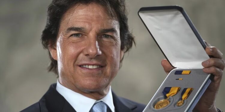 Tom Cruise recibe el máximo honor de la Marina de EEUU por sus contribuciones en el cine