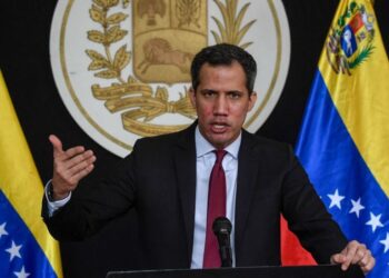 Juan Guaidó tras extensión de mandato de la AN 2015: “O reconoce a esta Asamblea o reconoce a Maduro”