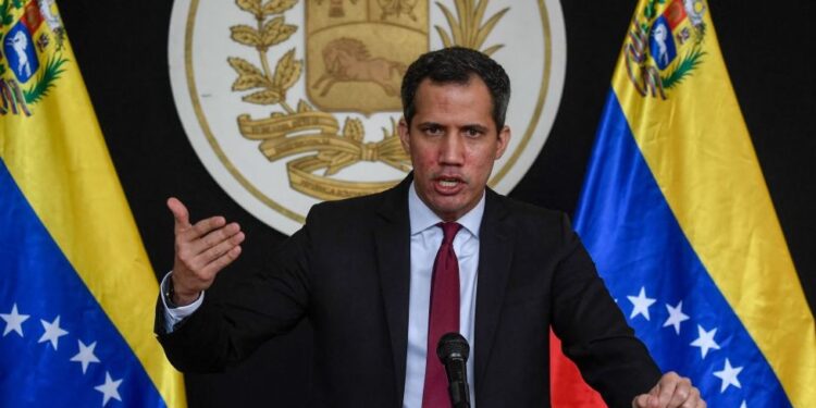 Juan Guaidó tras extensión de mandato de la AN 2015: “O reconoce a esta Asamblea o reconoce a Maduro”