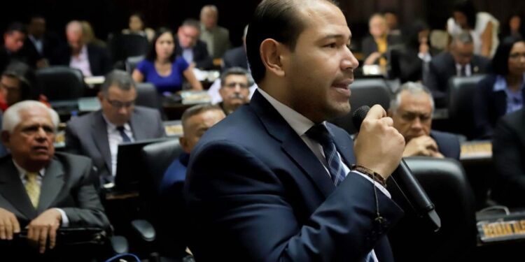 Marco Aurelio Quiñones asume la segunda vicepresidencia de la Asamblea Nacional de 2015