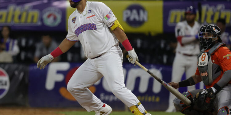 Tiburones de La Guaira afiló a su ofensiva y no tuvo compasión con Águilas del Zulia