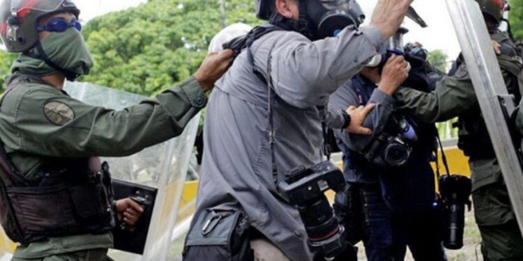 CNP Caracas exigen liberación de los 14 periodistas detenidos